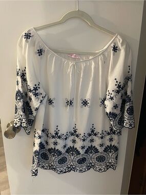 Gorgeous White peasant Embroidered Blouse with Navy Floral Trim size L